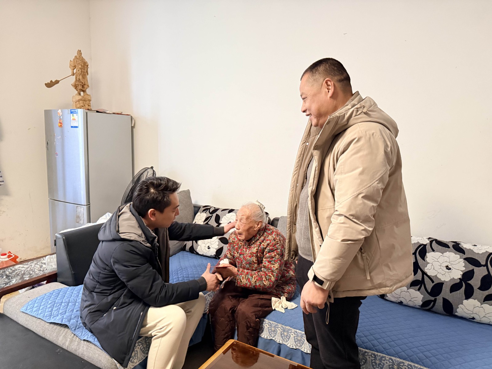 情暖寒冬,心系民生——易順建工集團開展困難黨員及群眾慰問活動