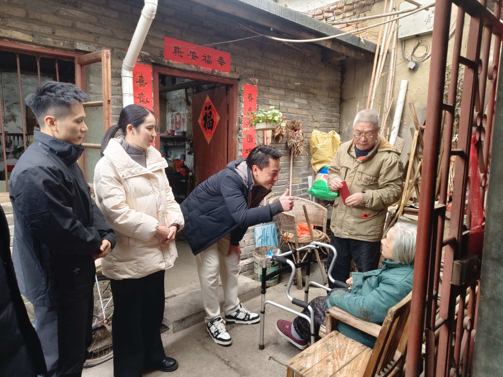 情暖寒冬,心系民生——易順建工集團開展困難黨員及群眾慰問活動